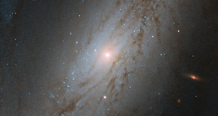 Hubble сделал снимок “убегающей” галактики (ФОТО)