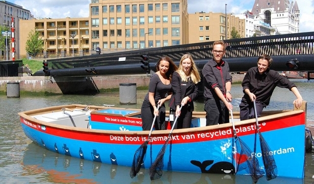 В Амстердаме экологи пытаются ввести в моду “рыбалку пластика” на каналах (ВИДЕО)
