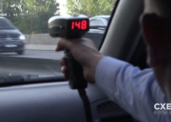 148 км в час: опубликовано видео, как кортеж Зеленского нарушает ПДД