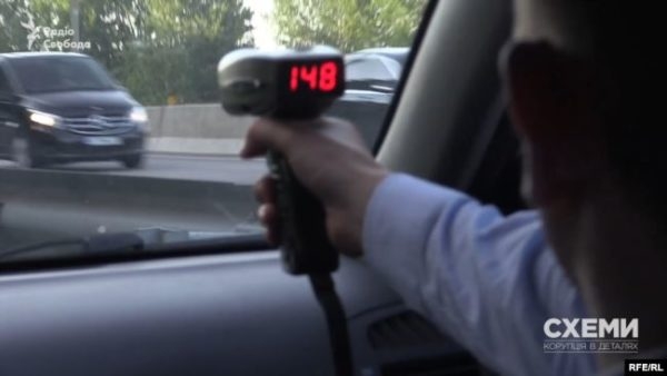 148 км в час: опубликовано видео, как кортеж Зеленского нарушает ПДД