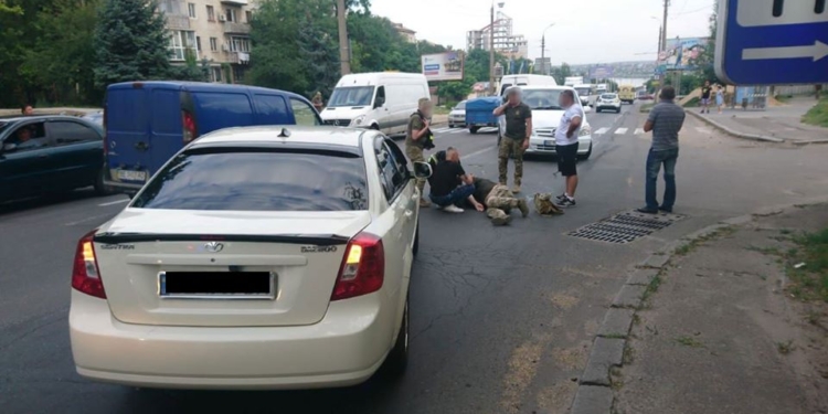 В Николаеве у Варваровского моста на пешеходном переходе сбили военнослужащего (ФОТО)