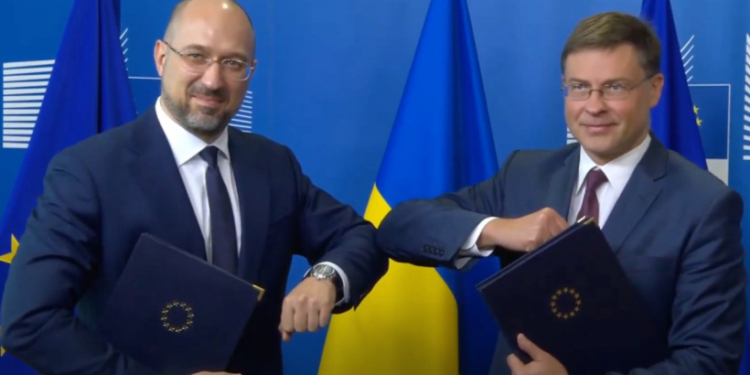 Украина и ЕС подписали Меморандум и Кредитное соглашение на получение нашей страной макрофинансовой помощи ЕС в сумме 1,2 млрд. евро (ФОТО)