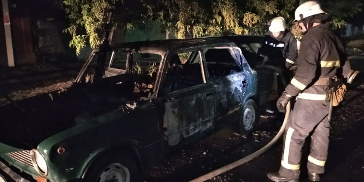 Спасатели Николаевщины за ночь ликвидировали пожары двух автомобилей (ФОТО)