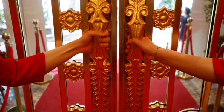 Янукович бы оценил. Вьетнамский отель потратил тонну золота, чтобы привлечь посетителей после карантина (ФОТО)