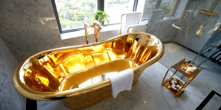 Янукович бы оценил. Вьетнамский отель потратил тонну золота, чтобы привлечь посетителей после карантина (ФОТО)