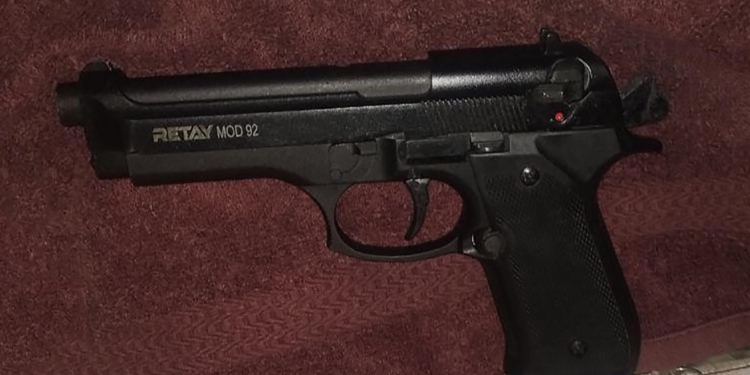 В Бердянске мужчина стрелял по детям, говорит – раздражали крики (ФОТО)