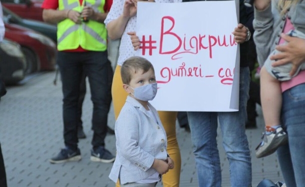 Во Львове пикетировали облгосадминистрацию, требовали возобновить работу детсадов