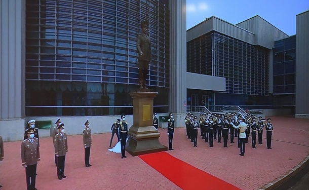 В Казахстане открыли монумент Назарбаеву