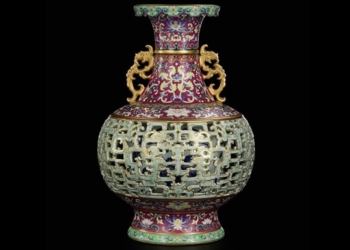 Старая ваза, об которую любили тереться кошки немецкой пенсионерки, продана за $9 млн.