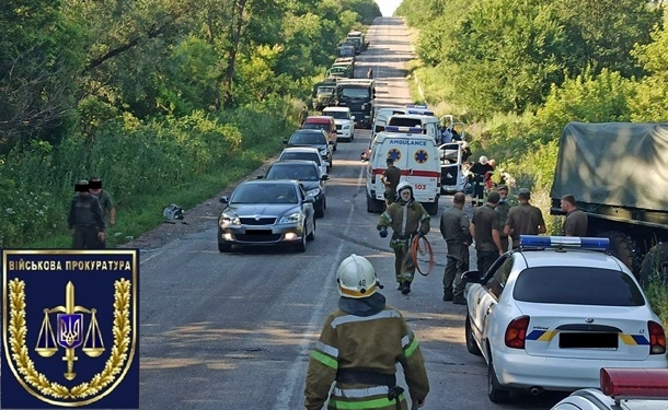 В Днепропетровской области в ДТП с колонной военных погибли два человека