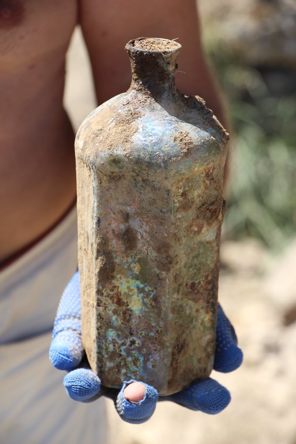 Украинские археологи нашли бутылку времен Османской империи 1