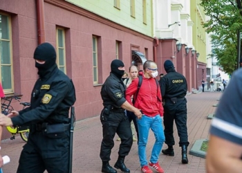 В Минске задержали 50 человек у здания КГБ (ВИДЕО)