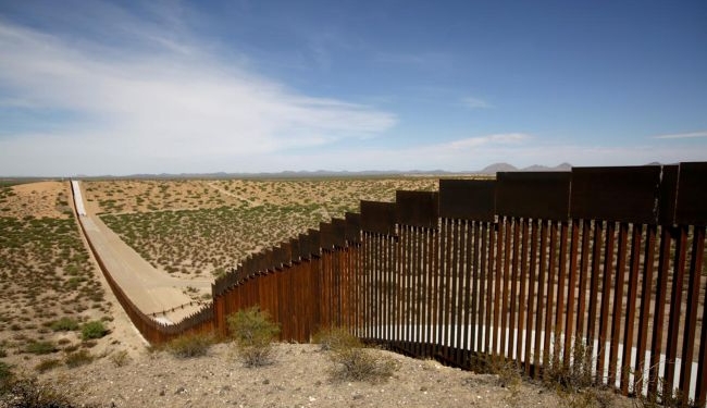 Ураган обрушил часть “стены Трампа” на границе США и Мексики (ВИДЕО)