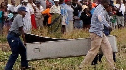 В Зимбабве 99-летняя женщина дважды «воскресала» на своих похоронах 1