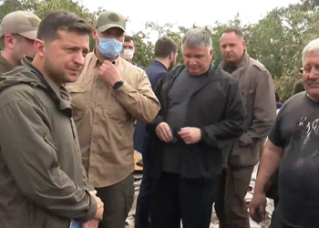 Семьи, потерявшие жилье из-за пожаров в Луганской области, получат по 300 тыс. грн, пожары будут гасить с помощью авиации