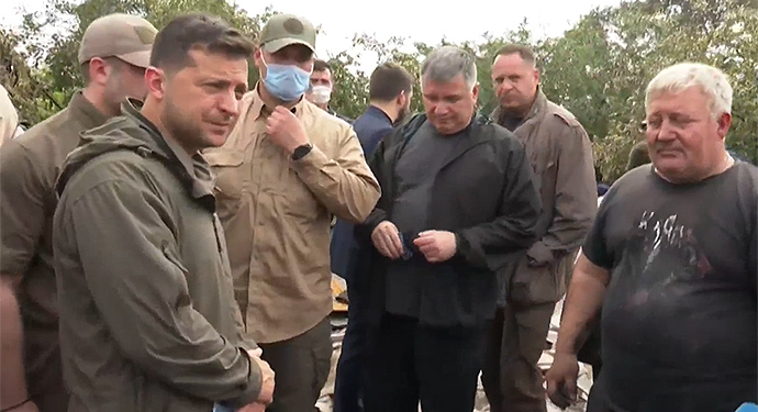 Семьи, потерявшие жилье из-за пожаров в Луганской области, получат по 300 тыс. грн, пожары будут гасить с помощью авиации