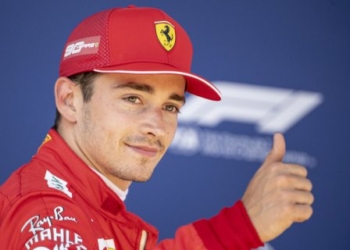 Увлекся. Пилот «Формулы»-1 в азарте не заметил окончания гонки (ВИДЕО)