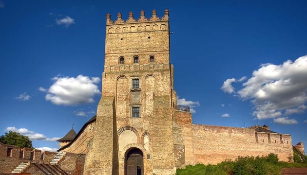 Луцкий замок и 200 гривен: Зеленский на Волыни сделал “селфи мечты” (ФОТО)