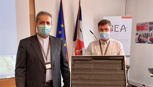 Во Франции начали изучать “черные ящики” сбитого самолета МАУ