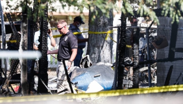 В штате Юта самолет упал на дом, трое погибших