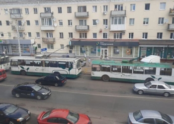 ОБНОВЛЕНО. В Луцке неизвестный со взрывчаткой захватил автобус: центр города перекрыли (ФОТО, ВИДЕО)