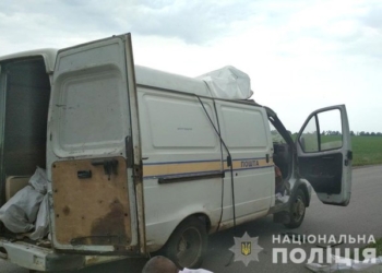 Неизвестные подорвали автомобиль “Укрпочты” на Полтавщине и похитили 2,5 миллиона (ФОТО)