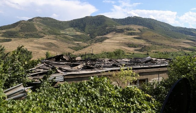 На границе Армении и Азербайджана возобновились бои (ФОТО)