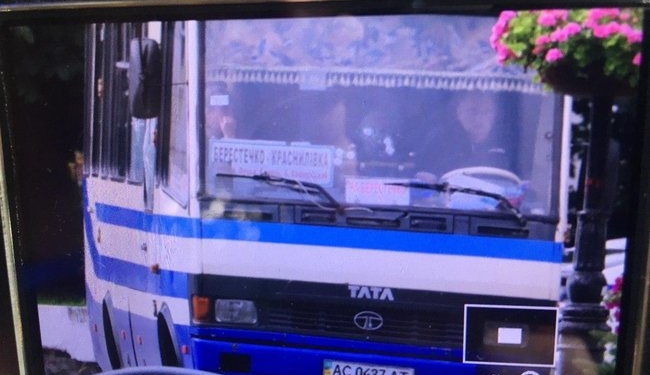 ОБНОВЛЕНО. В Луцке неизвестный со взрывчаткой захватил автобус: центр города перекрыли (ФОТО, ВИДЕО)