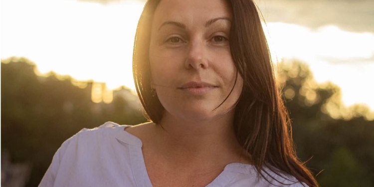 Жена автора “пленок Ермака”, задержанного СБУ, утверждает, что деньги ему подбросили