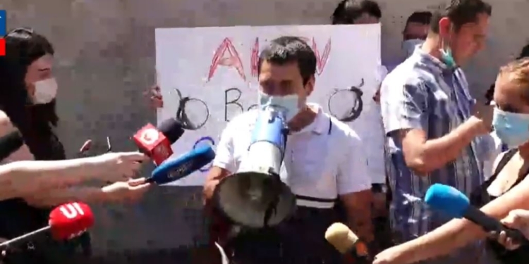 Посольство Украины в Армении облили борщом после заявления нашего МИДа (ВИДЕО)