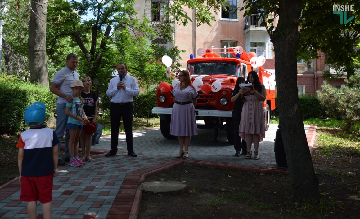 В Николаевском детском городке «Сказка» открыли новый арт-объект "Пожарная автоцистерна" (ФОТО и ВИДЕО) 1