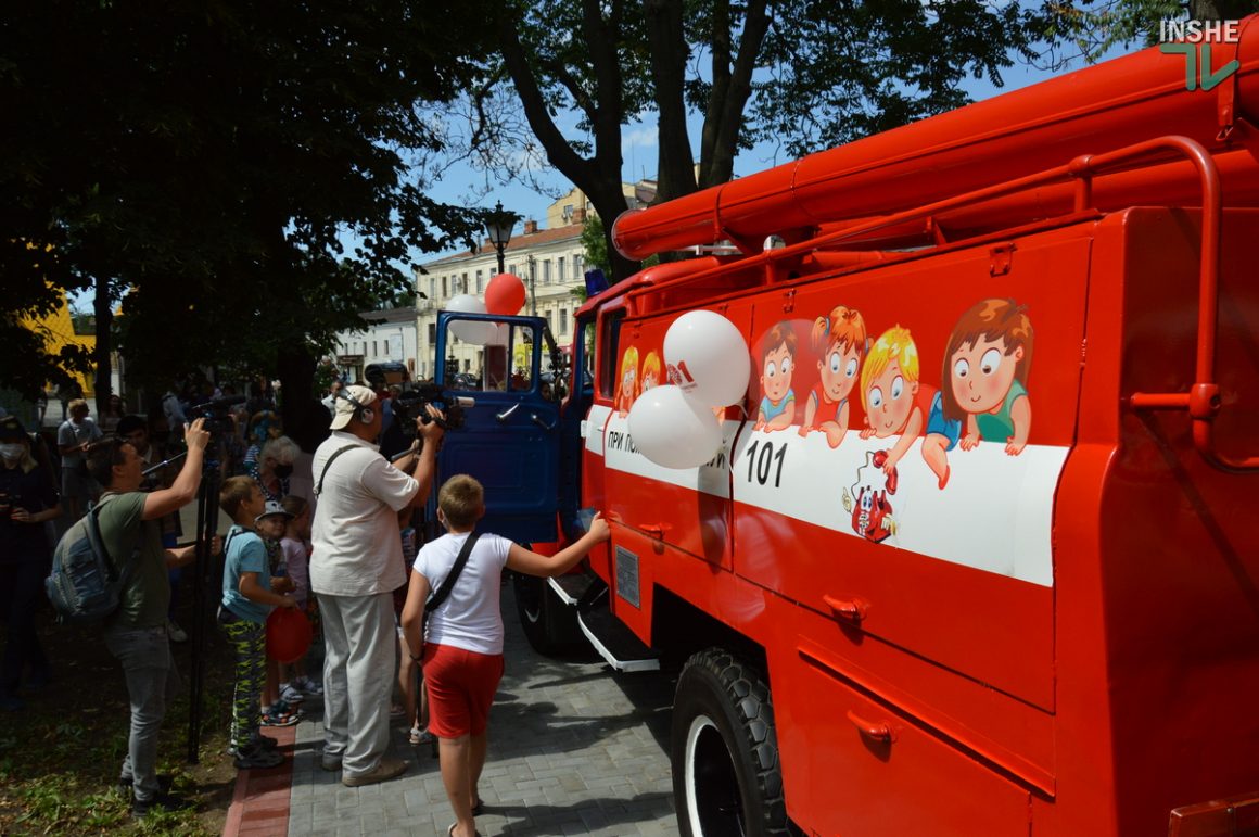 В Николаевском детском городке «Сказка» открыли новый арт-объект "Пожарная автоцистерна" (ФОТО и ВИДЕО) 7