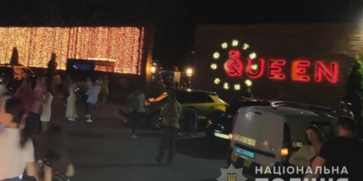 В клубе под Киевом более 500 посетителей были без масок, полиция составила протоколы