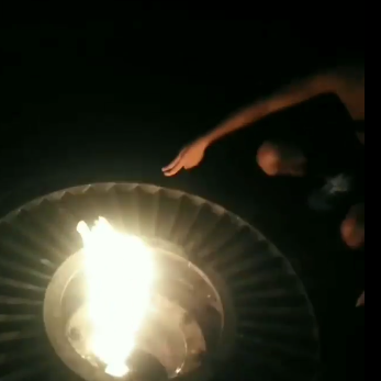 В Николаеве подростки ради забавы тушили и поджигали Вечный огонь (ВИДЕО)