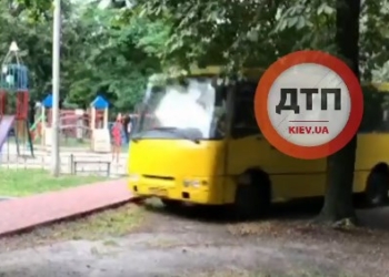 Двое парней угнали маршрутку и катались по Киеву, совершая опасные маневры (ВИДЕО)