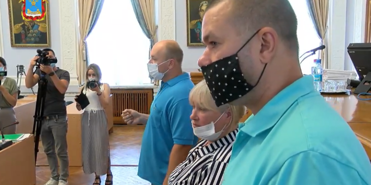 Работники цветочного рынка блокировали начало сессии горсовета Николаева (ФОТО)