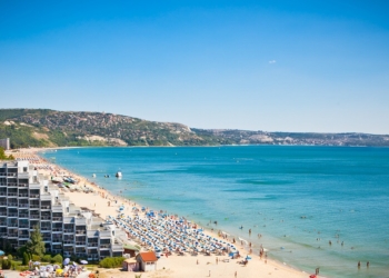 Ни тестов, ни обсервации: Болгария ждет украинских туристов