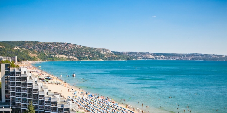 Ни тестов, ни обсервации: Болгария ждет украинских туристов