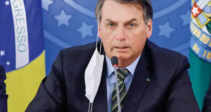 У отрицавшего коронавирус президента Бразилии диагностировали коронавирус