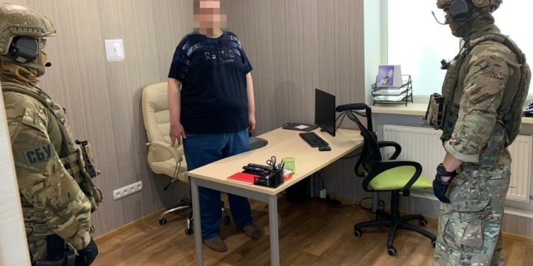 В Харькове банда “выбивала” деньги из бизнесменов под видом сотрудников СБУ (ФОТО)