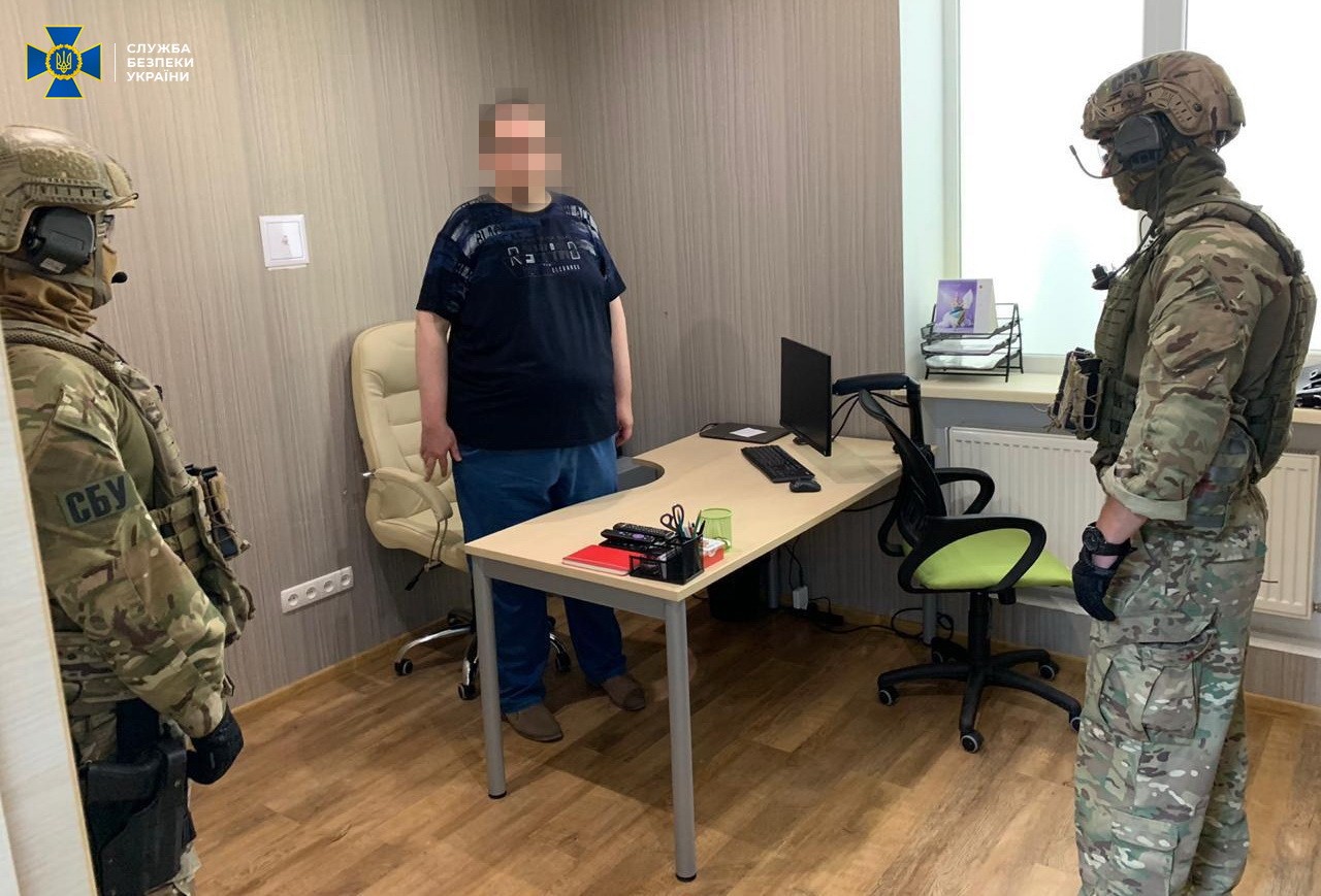 В Харькове банда “выбивала” деньги из бизнесменов под видом сотрудников СБУ (ФОТО)