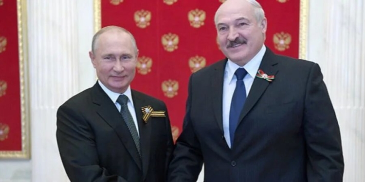 «Активно работает». Песков рассказал, как себя чувствует Путин после общения с переболевшим COVID-19 Лукашенко