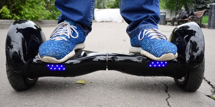 В Раде хотят запретить владельцам электро- и гироскутеров ездить по тротуарам