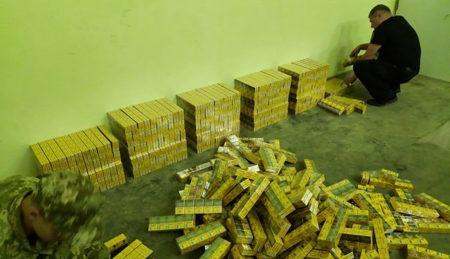 На границе с Беларусью задержали фуры с рекордной партией сигарет (ВИДЕО)