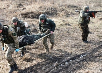 На Донбассе российские наемники, согласившись на “тишину”, расстреляли группу эвакуации погибшего воина, убит украинский медик