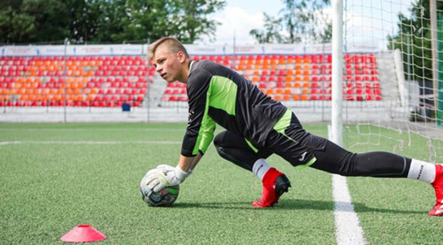 В 16-летнего российского вратаря попала молния. Он в реанимации (ВИДЕО)