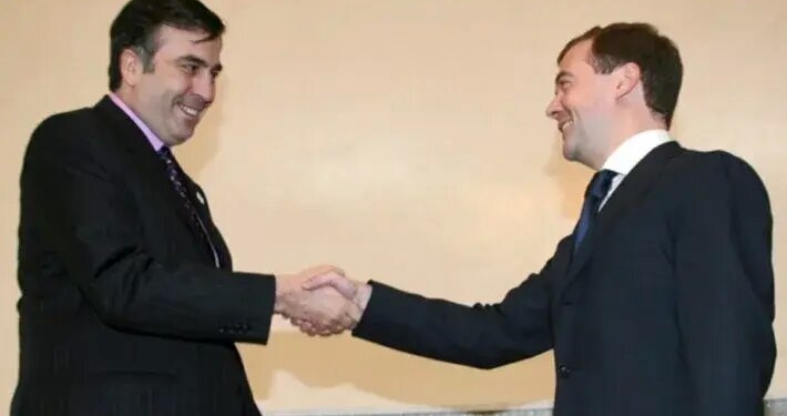 Саакашвили о бывшем премьере РФ: Фамилия Медведев, а так – букашка реально