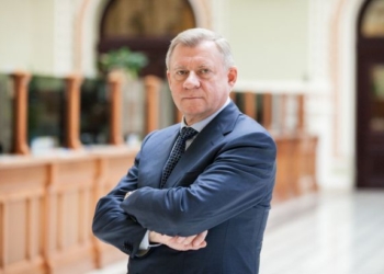 Глава НБУ подал в отставку “из-за политического давления”
