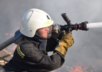 Мусорная свалка под Николаевом продолжает гореть, владелец игнорирует рекомендации спасателей