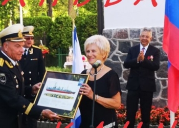 Глава “украинской общины” в Латвии участвовала в праздновании дня флота РФ